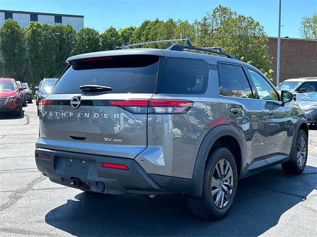 Vehicle image 4 of 25