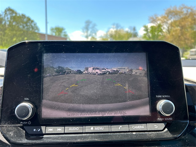 Vehicle image 17 of 25