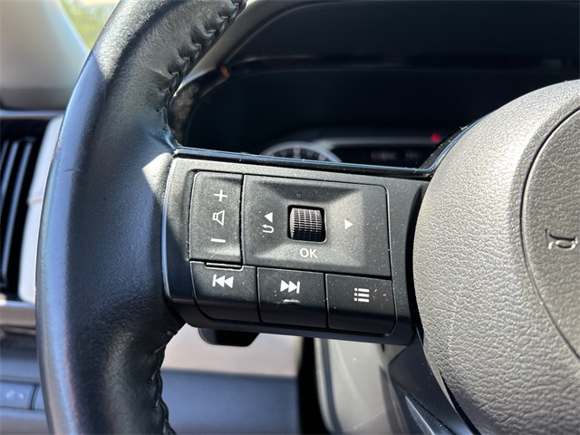 Vehicle image 13 of 25