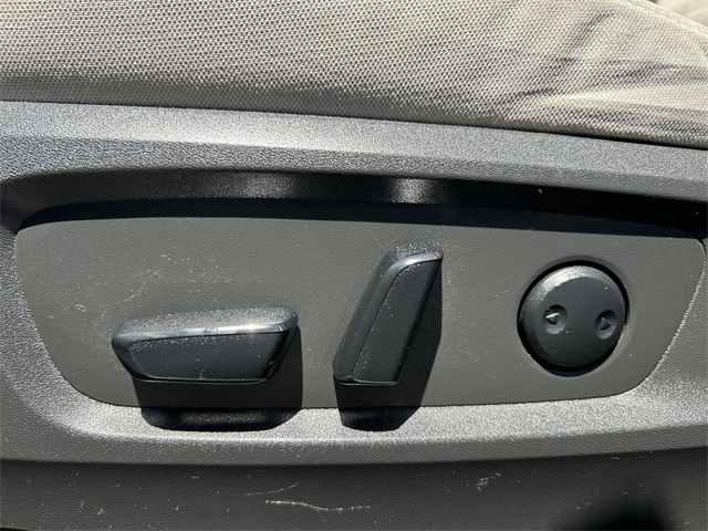 Vehicle image 10 of 25