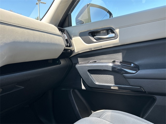 Vehicle image 19 of 25