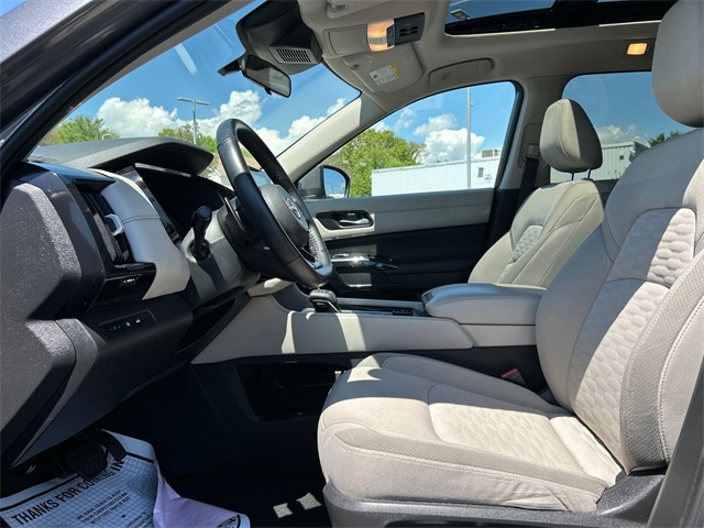 Vehicle image 11 of 25