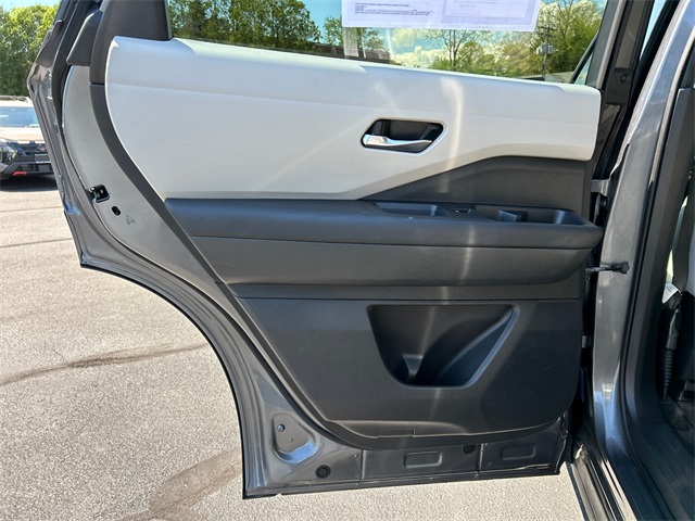 Vehicle image 20 of 25