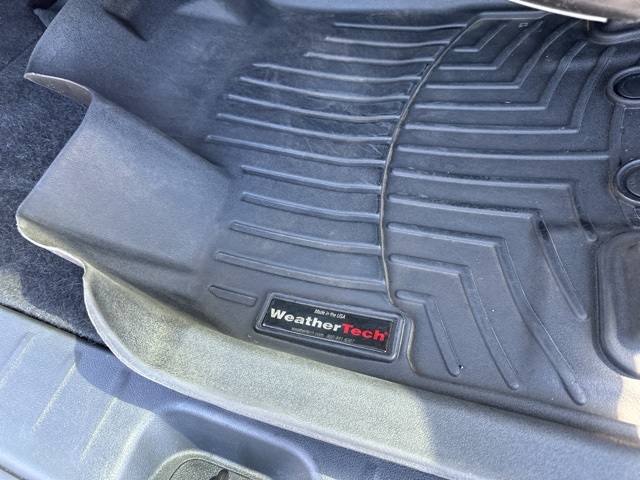 Vehicle image 23 of 25
