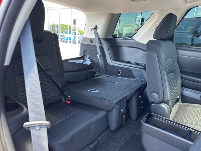 Vehicle image 7 of 25