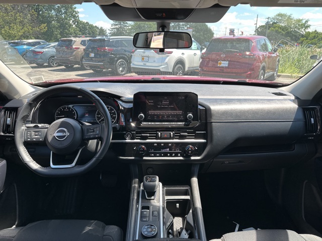 Vehicle image 12 of 25