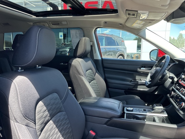 Vehicle image 9 of 25