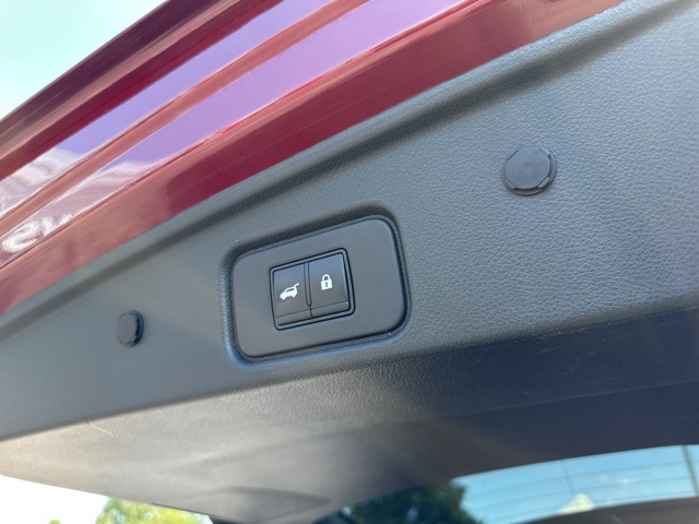Vehicle image 21 of 25