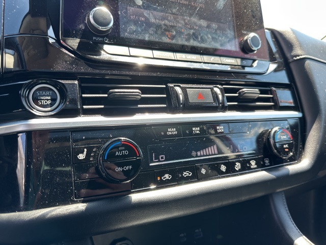 Vehicle image 17 of 25