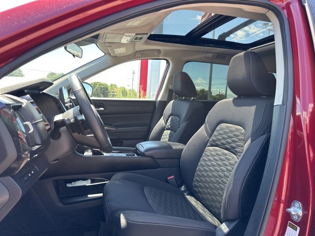 Vehicle image 8 of 25
