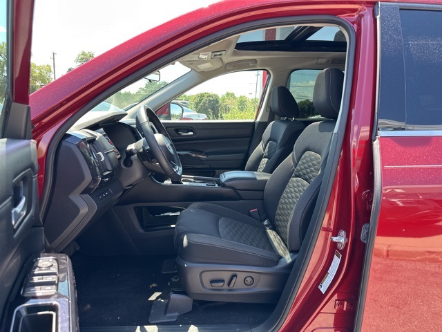 Vehicle image 11 of 25