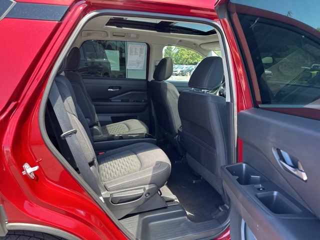 Vehicle image 10 of 25