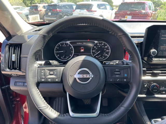 Vehicle image 22 of 25