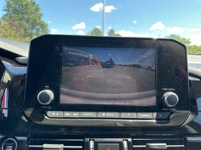 Vehicle image 16 of 25