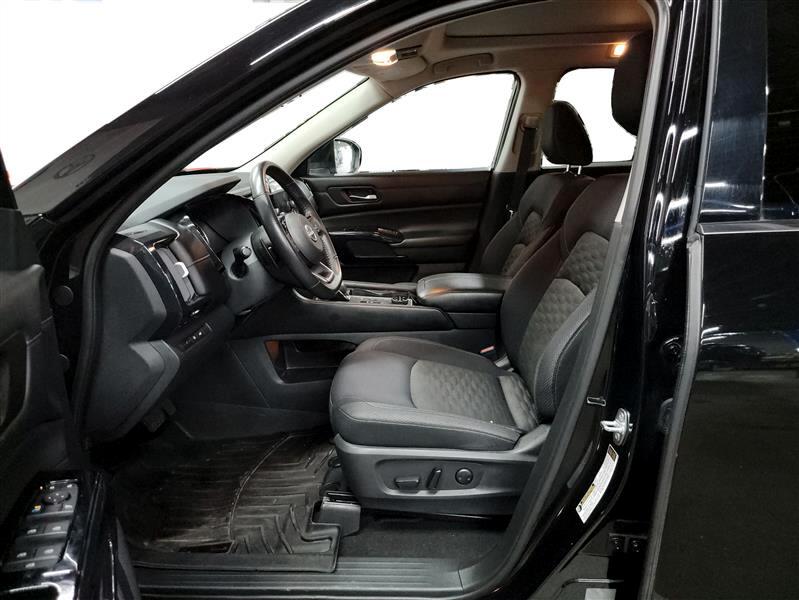 Vehicle image 9 of 23