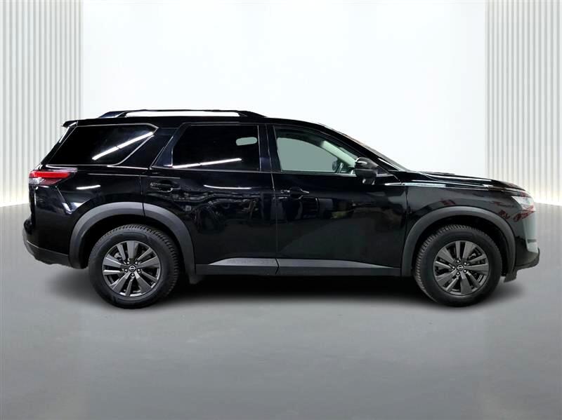 Vehicle image 4 of 23