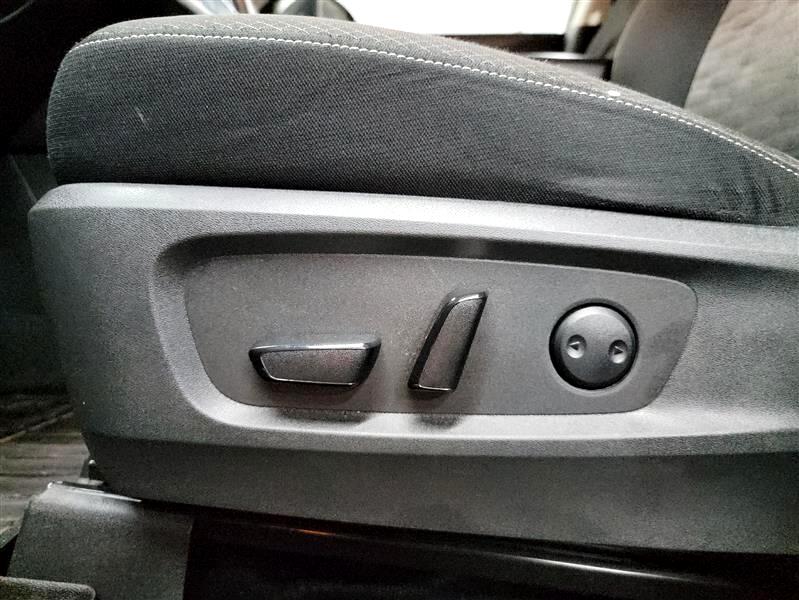 Vehicle image 19 of 23