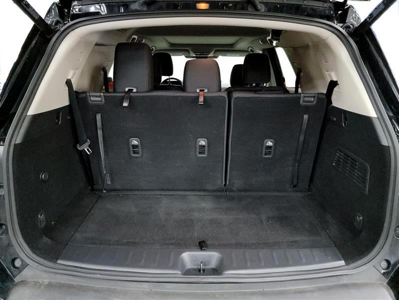 Vehicle image 13 of 23