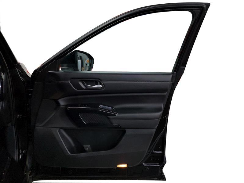 Vehicle image 21 of 23