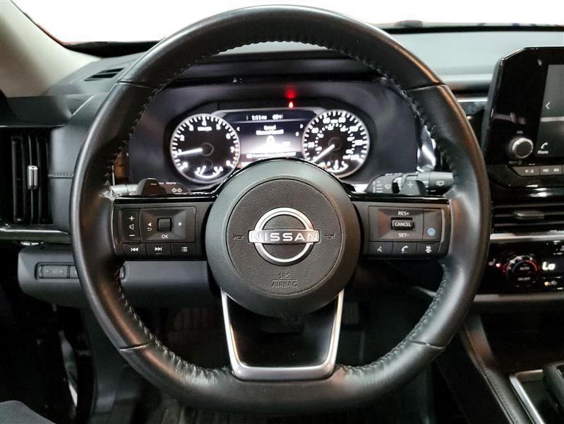 Vehicle image 17 of 23