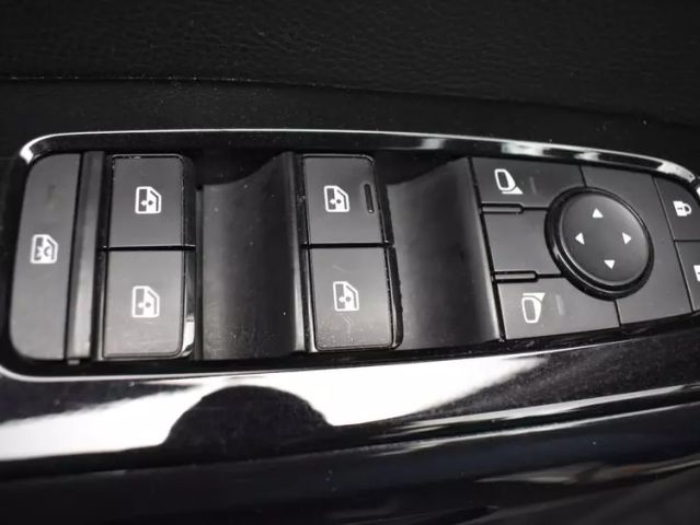 Vehicle image 18 of 35
