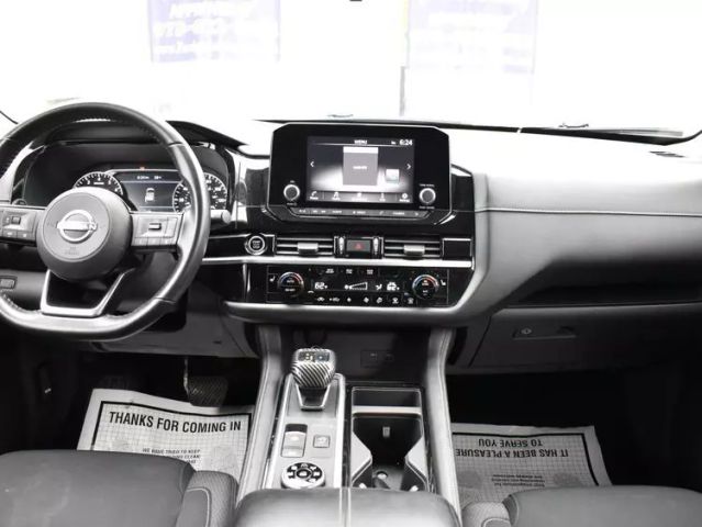 Vehicle image 16 of 35