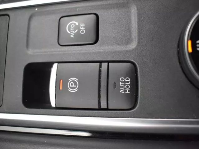 Vehicle image 31 of 35