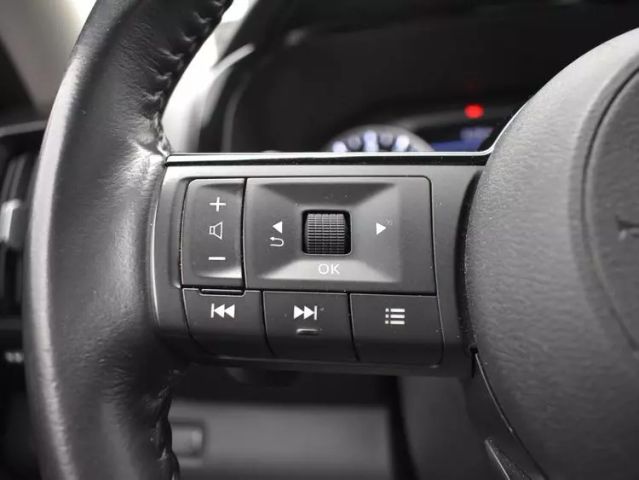 Vehicle image 21 of 35