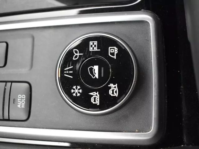 Vehicle image 32 of 35