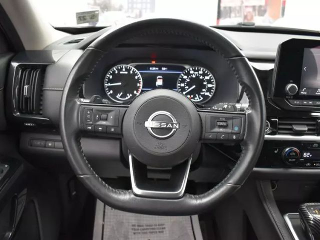 Vehicle image 17 of 35