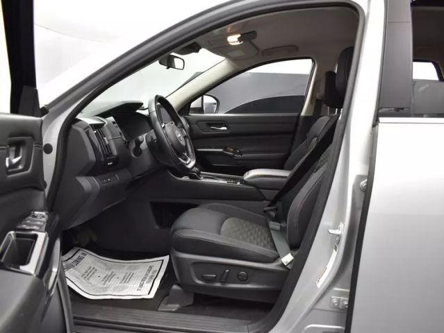 Vehicle image 11 of 35