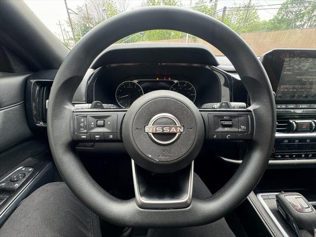 Vehicle image 22 of 25