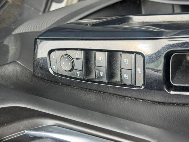 Vehicle image 16 of 25