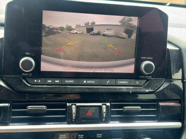 Vehicle image 19 of 25