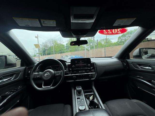 Vehicle image 14 of 25