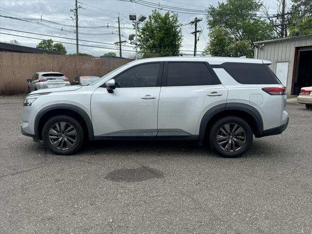 Vehicle image 8 of 25