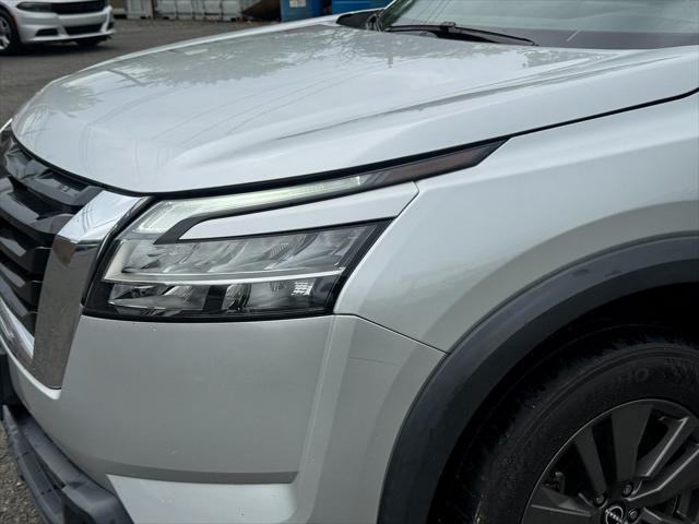 Vehicle image 9 of 25
