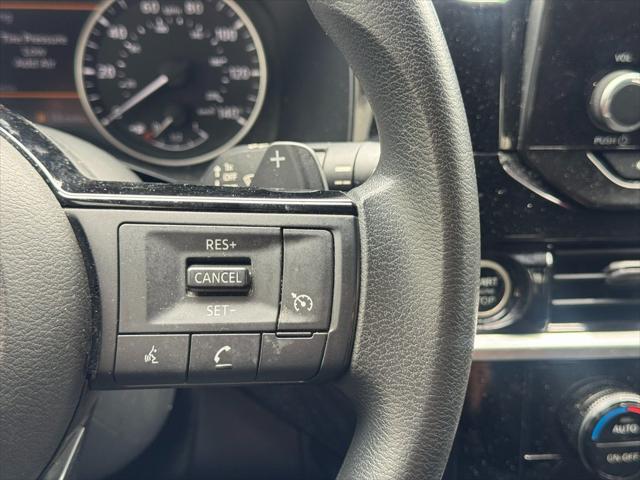Vehicle image 23 of 25