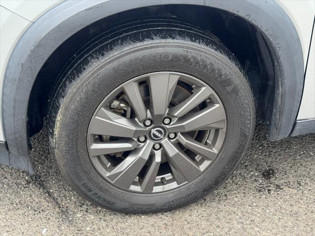 Vehicle image 10 of 25