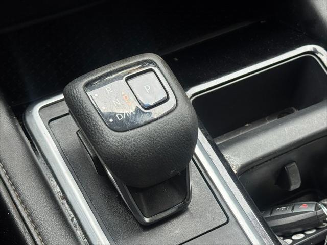 Vehicle image 21 of 25