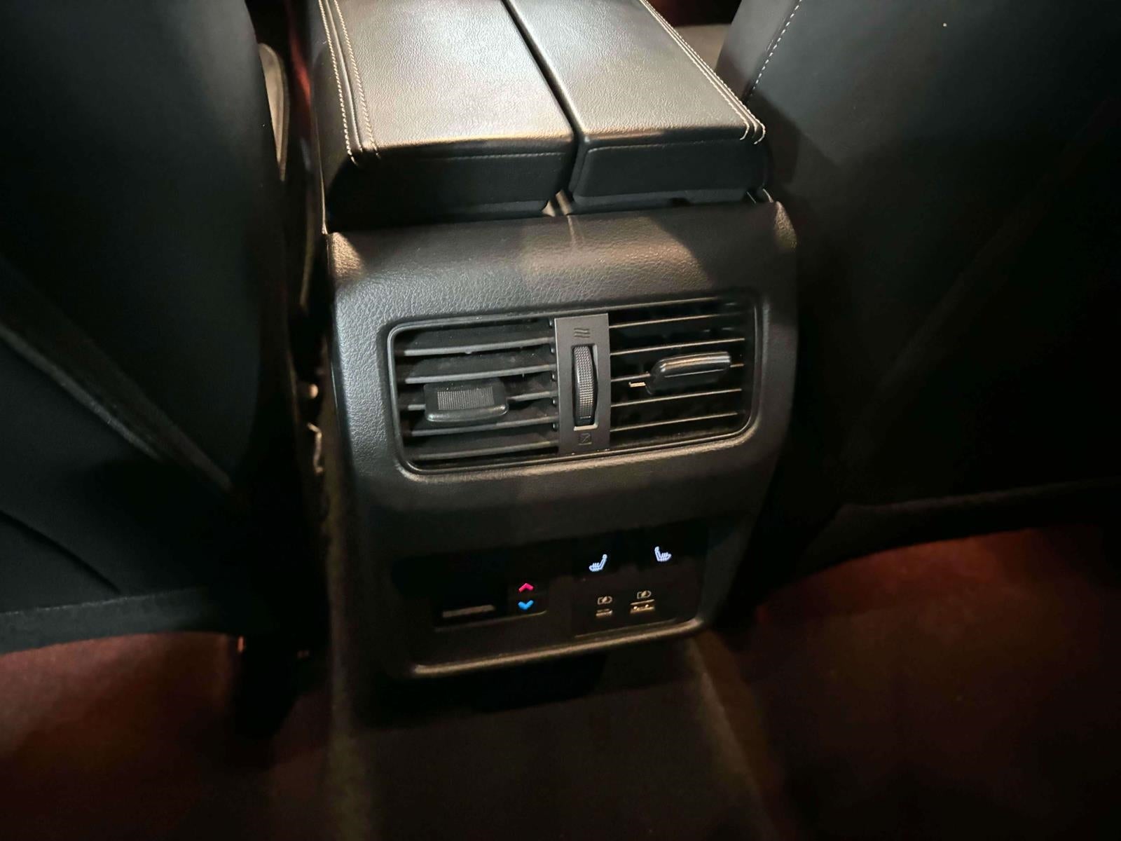 Vehicle image 19 of 51