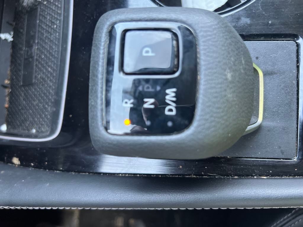 Vehicle image 17 of 27