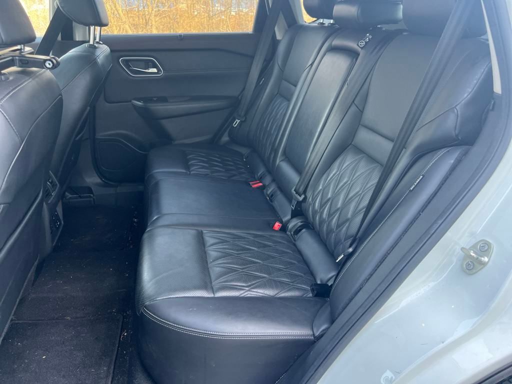Vehicle image 10 of 27