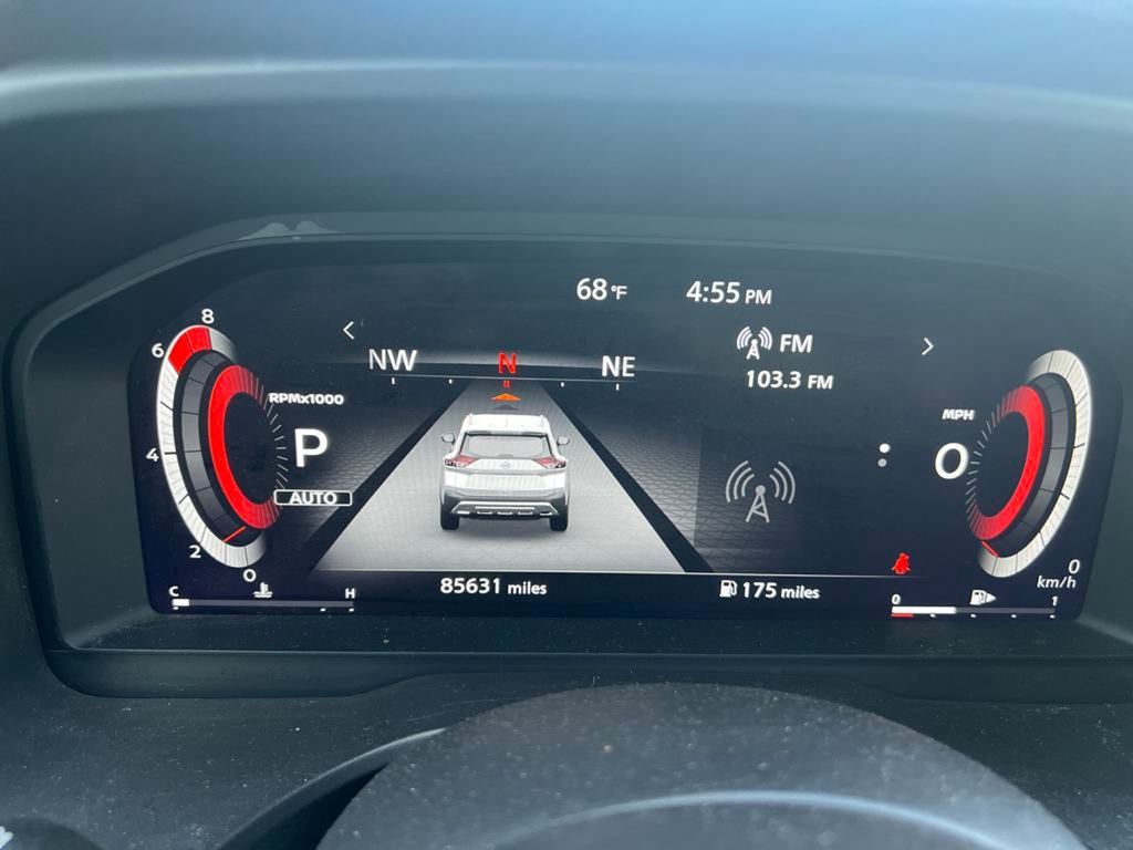 Vehicle image 14 of 27