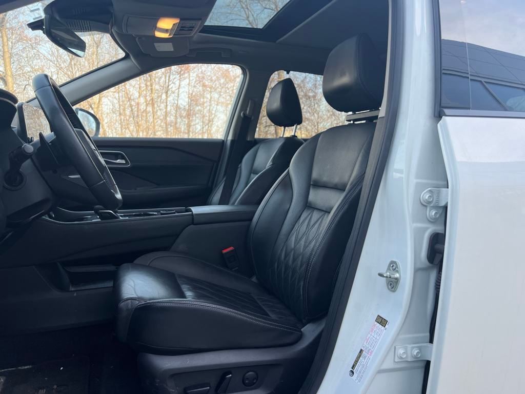 Vehicle image 11 of 27
