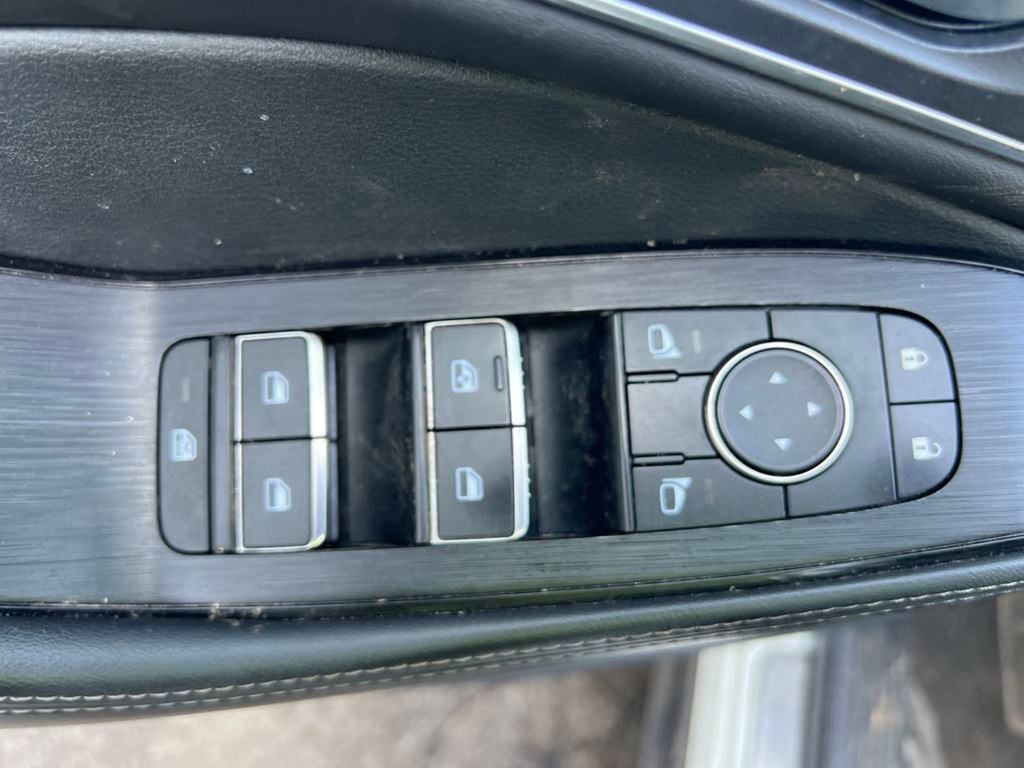 Vehicle image 12 of 27