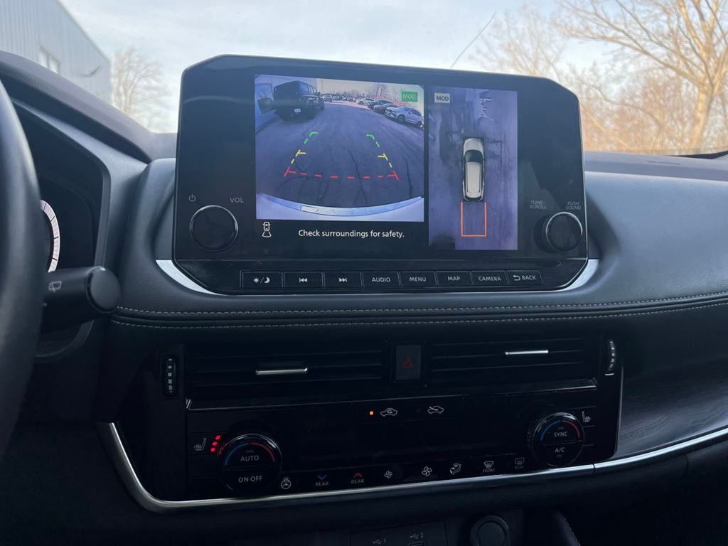 Vehicle image 16 of 27