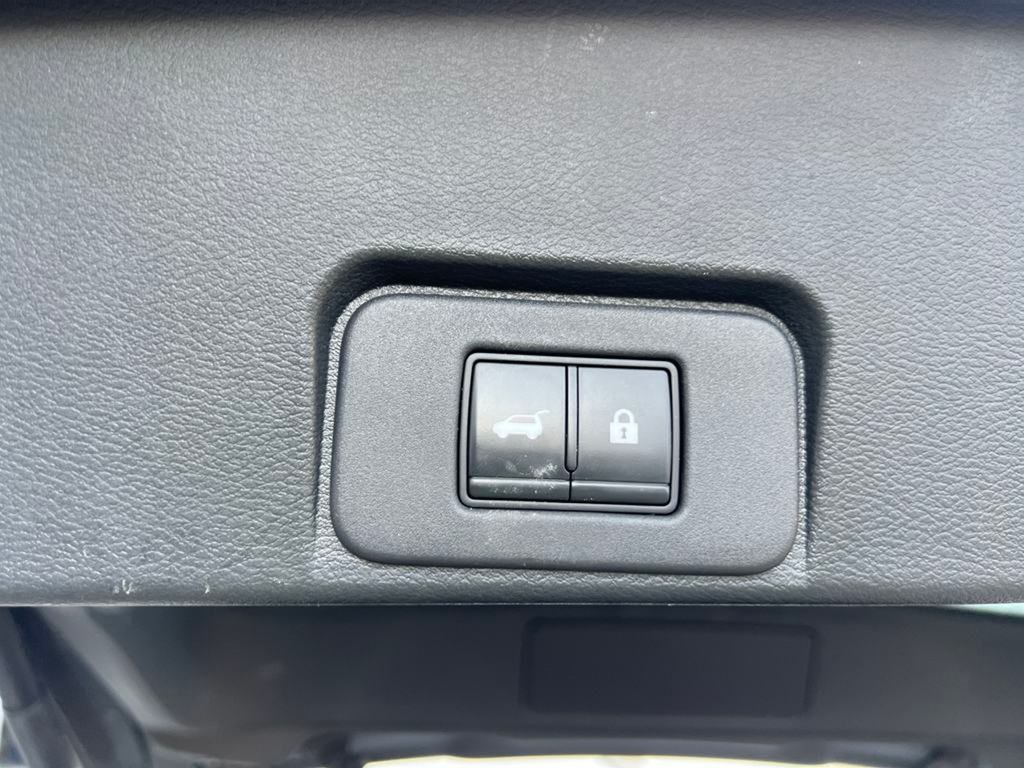 Vehicle image 25 of 27