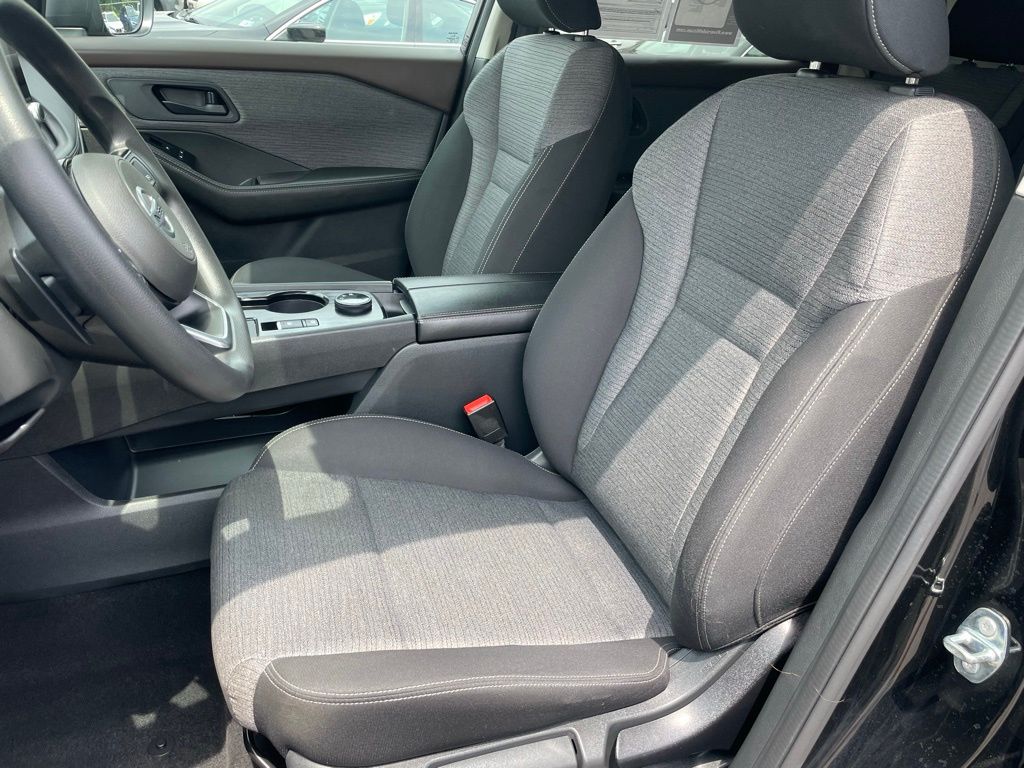 Vehicle image 8 of 22
