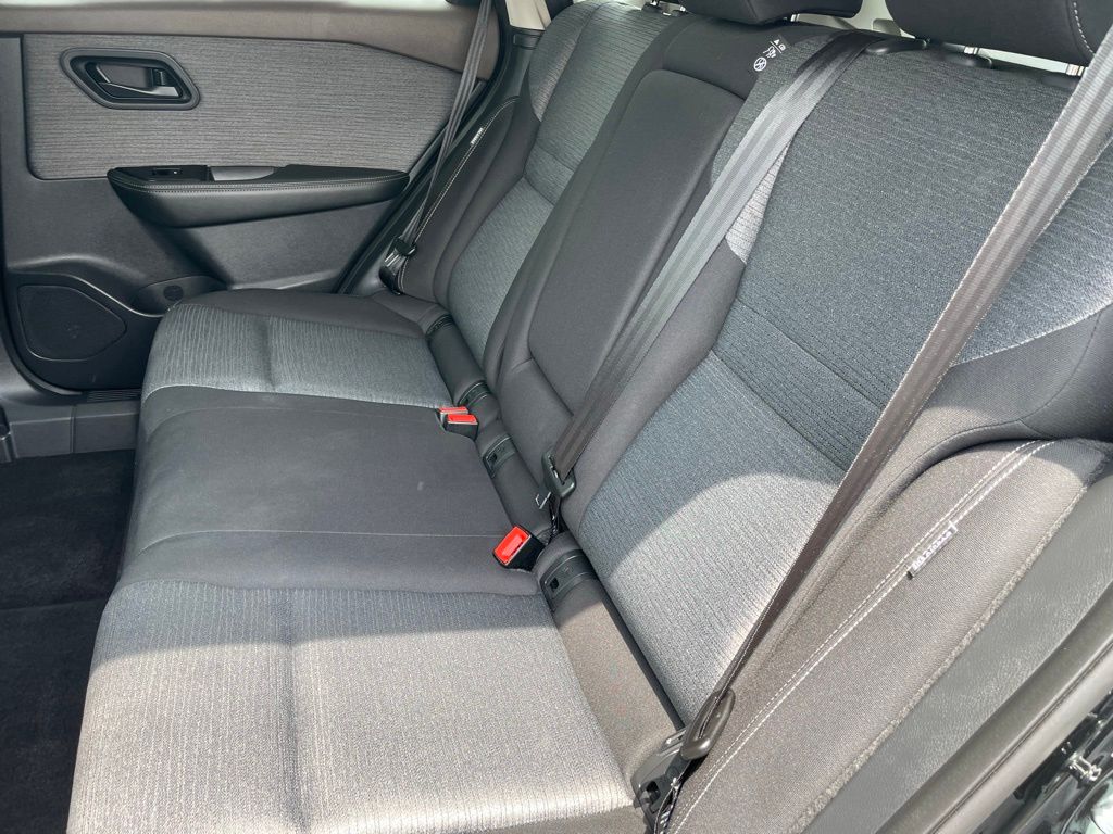Vehicle image 9 of 22